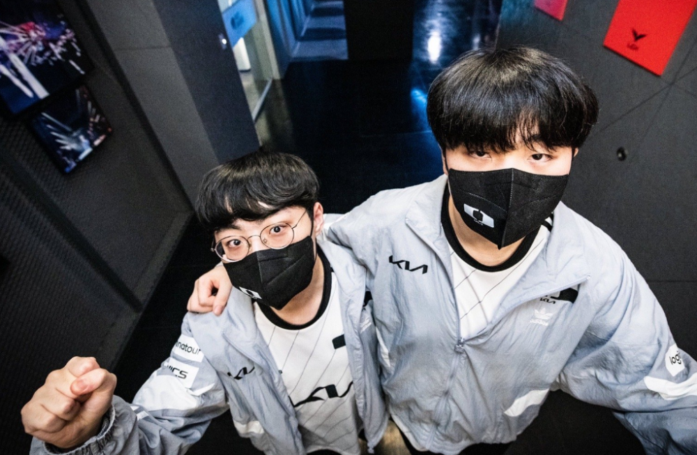 TES横扫DK,Deft关键团战开团秒人宿命之战四强赛,留下经典瞬间 TES横扫DK,Deft关键团战开团秒人宿命之战四强赛,留下经典瞬间