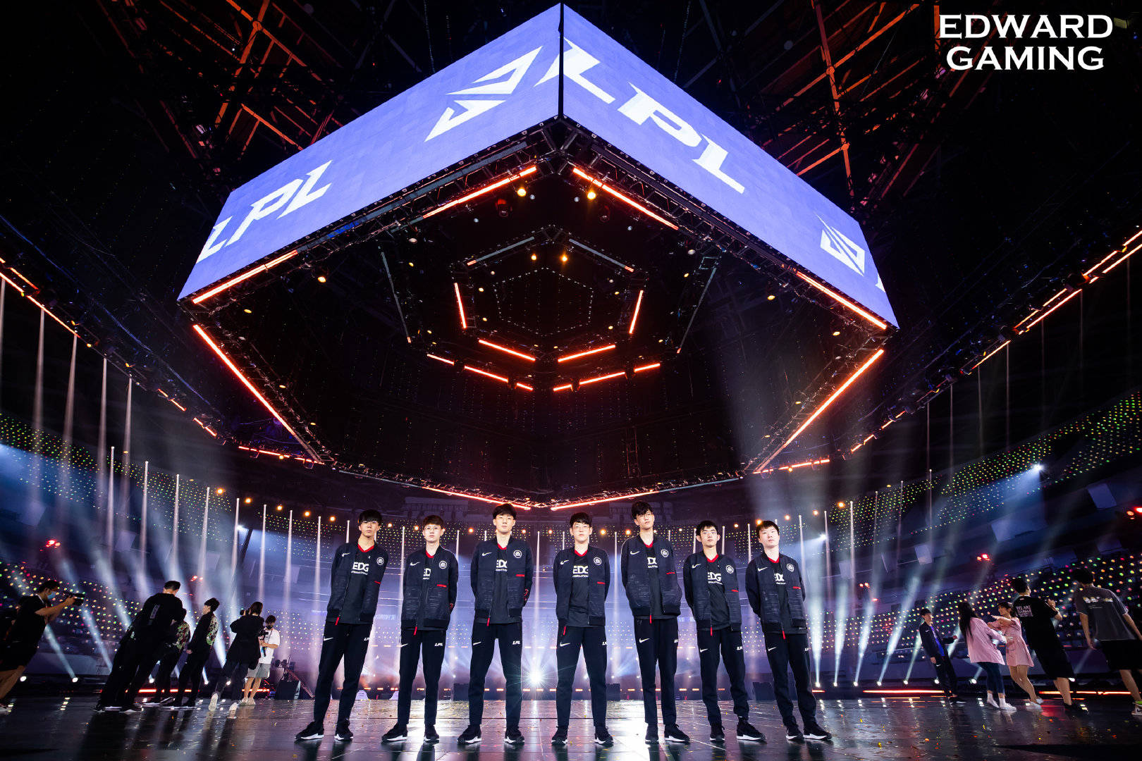 WBG鏖战FPX,ShowMaker团战一打五顶尖较量小组赛,成为赛场最大亮点 WBG鏖战FPX,ShowMaker团战一打五顶尖较量小组赛,成为赛场最大亮点