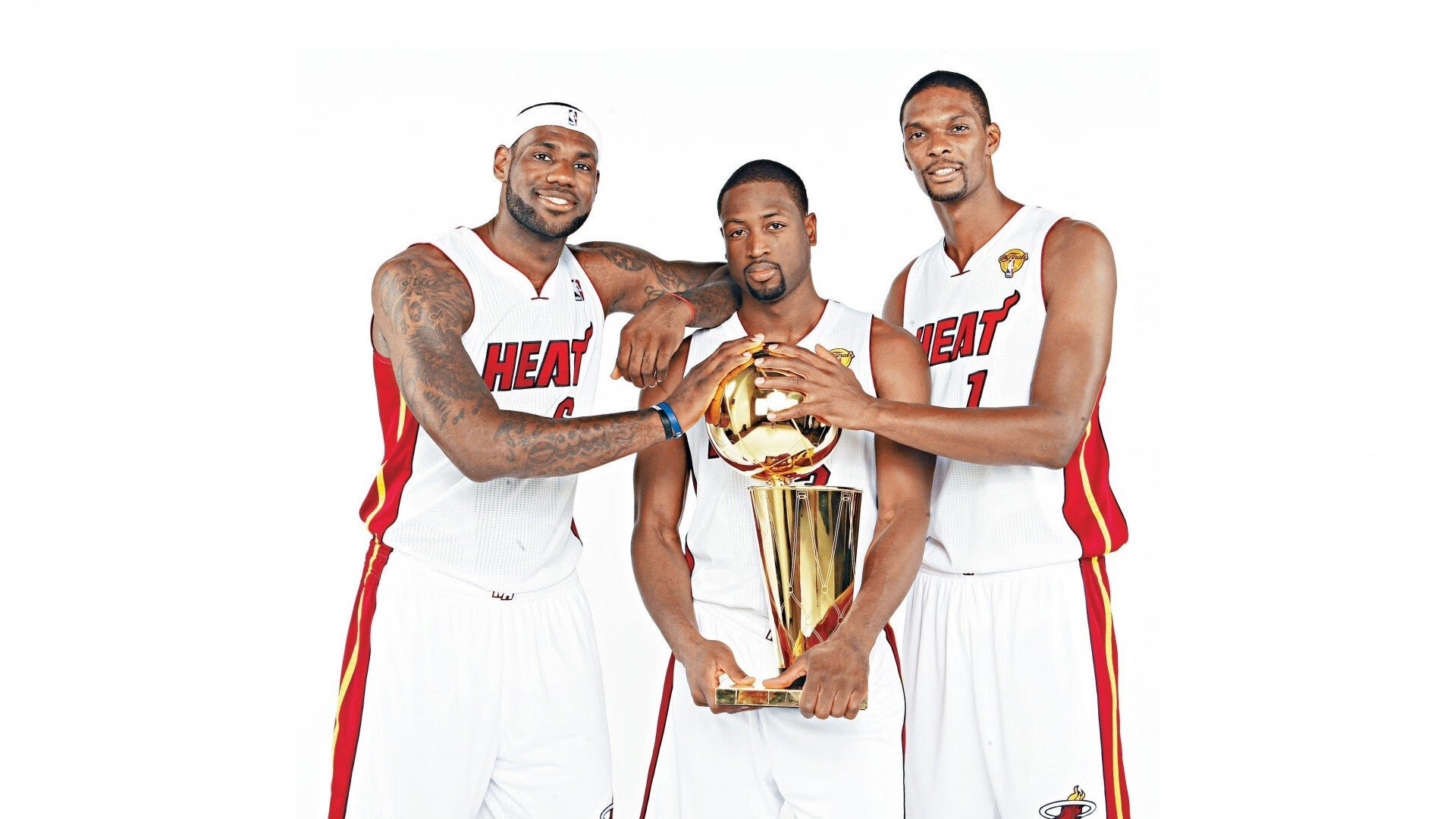 步行者用团队铁壁碾碎魔术,而恩比德在F1赛道上演一人军团—竞技体育的两种统治方式