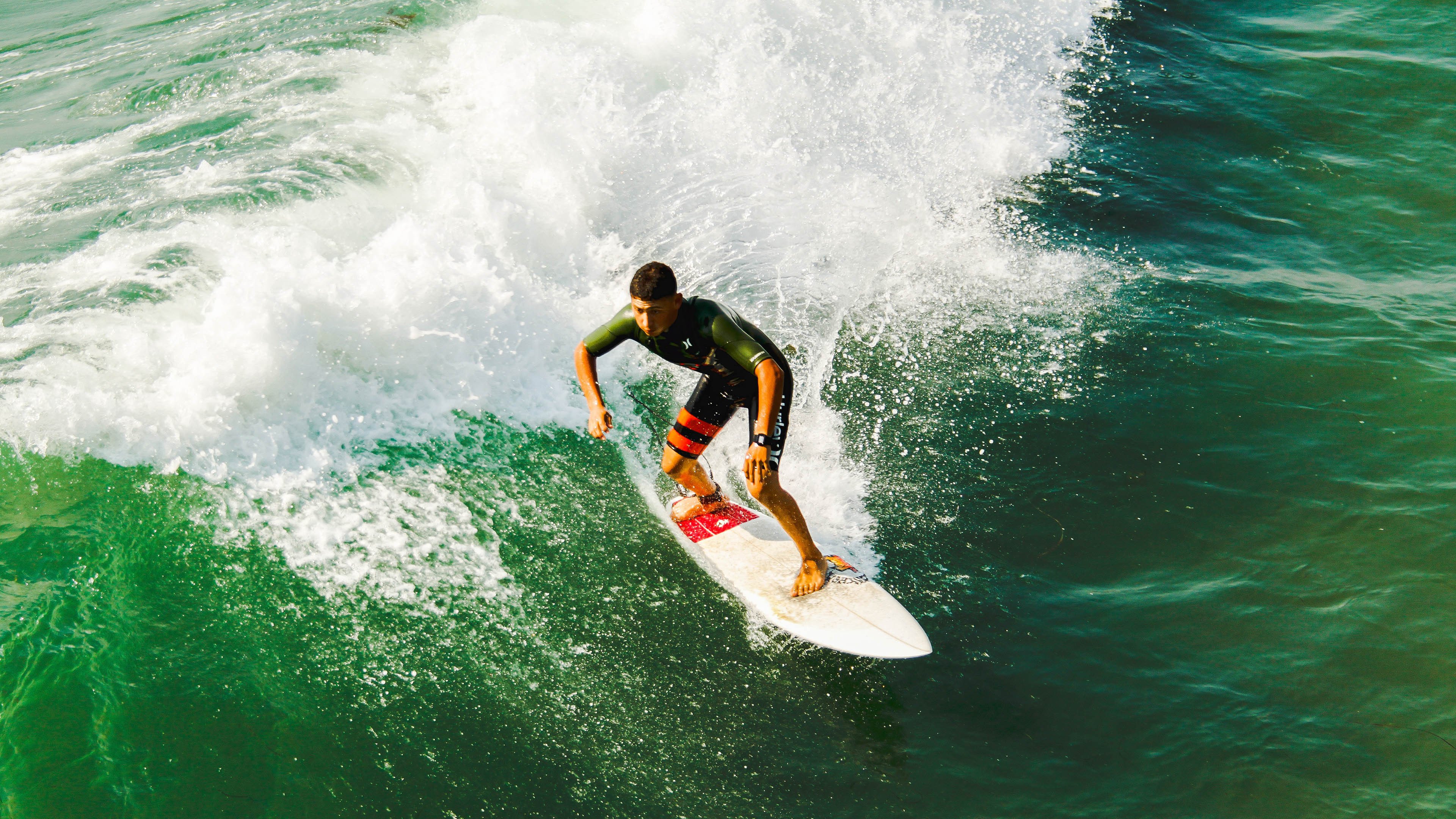 中国力量闪耀NBA赛场！新疆旧将霍勒迪手刃独行侠，全能表现引爆联盟